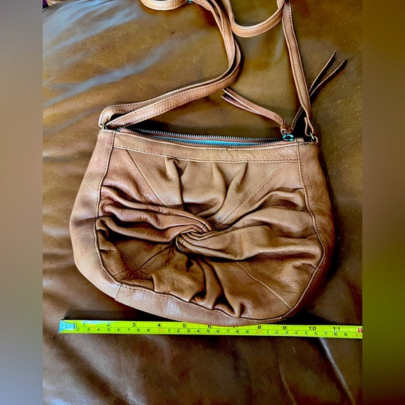 Classic Brown Leather Shoulder Bag with Ruched Detailing - Picture 9 of 9